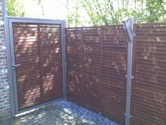 RVS poort en schuttinpalen